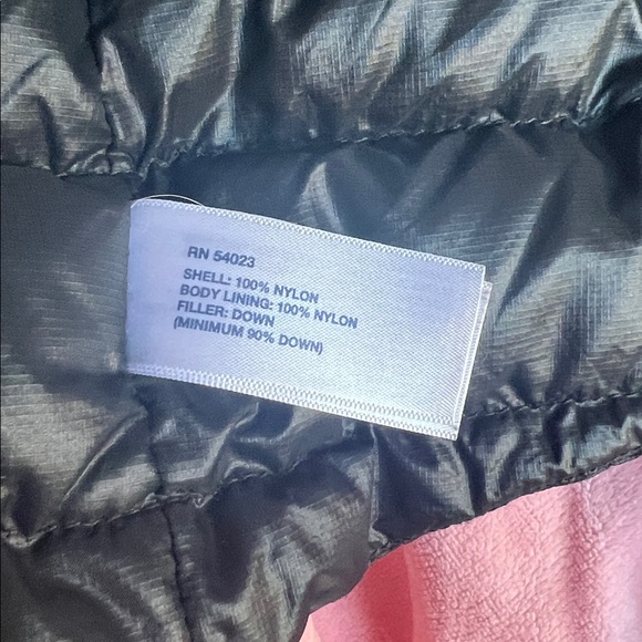 GAP Puffer Vest - Picture 7 of 8